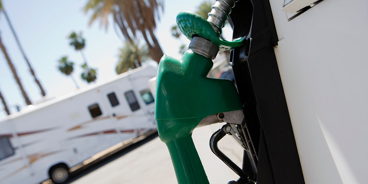 Tech Tip: 4 Keys to Saving Fuel on Summer Trips
