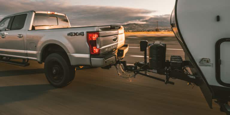How to Choose the Right Tow Hitch for Your RV