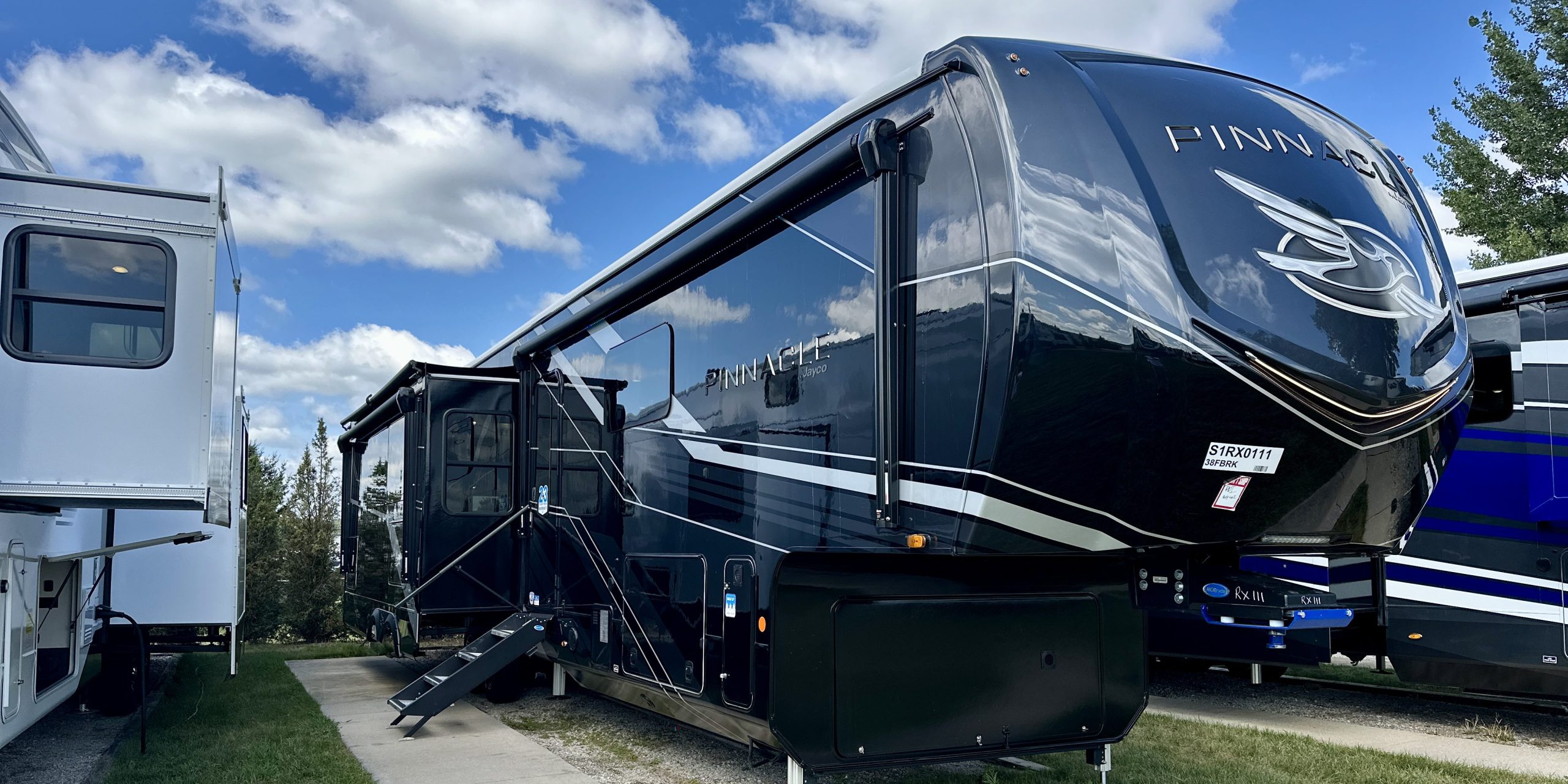 2025 Jayco Pinnacle 38FBRK Review
