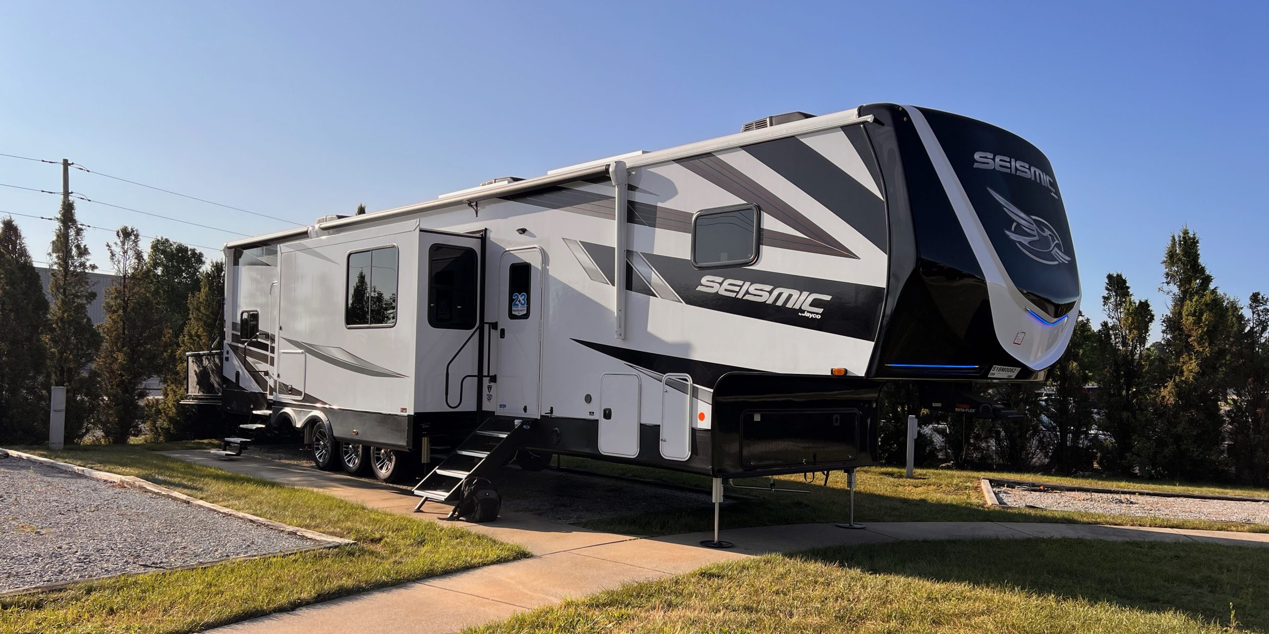 2025 Jayco Seismic 399 Review