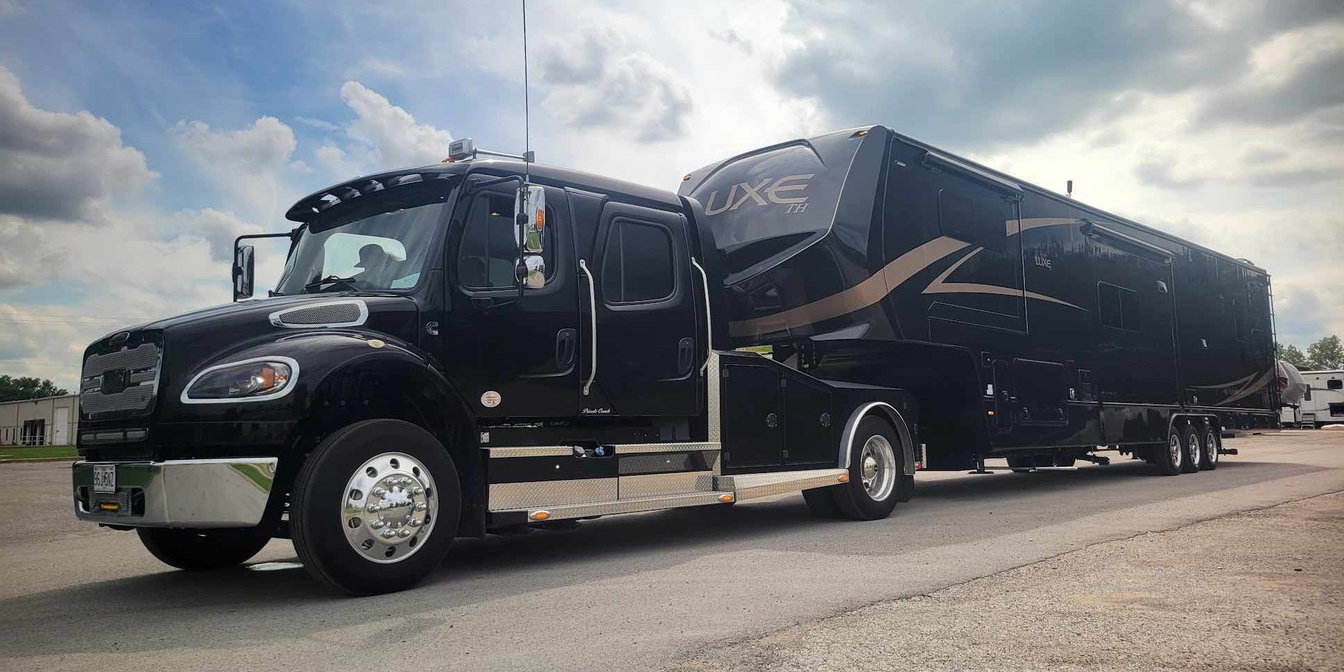 Luxury Fifth Wheels That Are Perfect for Snowbirds